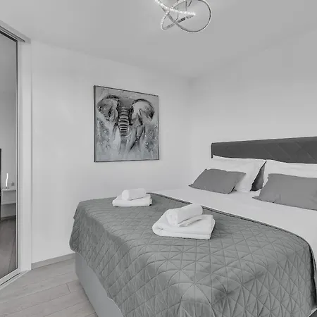 Exclusive Penthouse Big Blue With Private Jacuzzi * 마카르스카