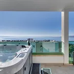 Exclusive Penthouse Big Blue With Private Jacuzzi Апартаменты Макарска