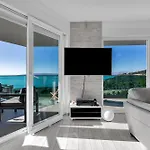 Апартаменты Exclusive Penthouse Big Blue With Private Jacuzzi