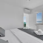 Exclusive Penthouse Big Blue With Private Jacuzzi Апартаменты Макарска
