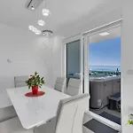 Exclusive Penthouse Big Blue With Private Jacuzzi Макарска