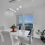 Апартаменты Exclusive Penthouse Big Blue With Private Jacuzzi *