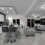 Апартаменты Exclusive Penthouse Big Blue With Private Jacuzzi Макарска