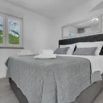 Апартаменты Exclusive Penthouse Big Blue With Private Jacuzzi