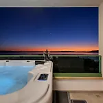 Exclusive Penthouse Big Blue With Private Jacuzzi