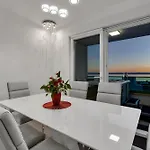 Апартаменты Exclusive Penthouse Big Blue With Private Jacuzzi