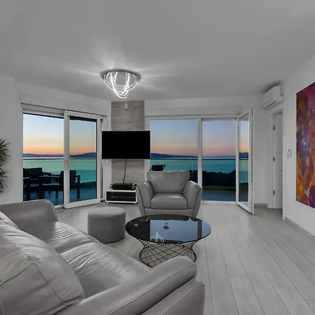 Апартаменты Exclusive Penthouse Big Blue With Private Jacuzzi