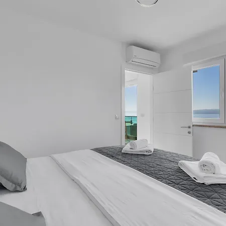Exclusive Penthouse Big Blue With Private Jacuzzi Daire Makarska