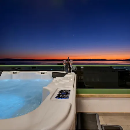 Daire Exclusive Penthouse Big Blue With Private Jacuzzi *