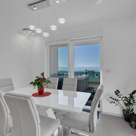 Daire Exclusive Penthouse Big Blue With Private Jacuzzi *