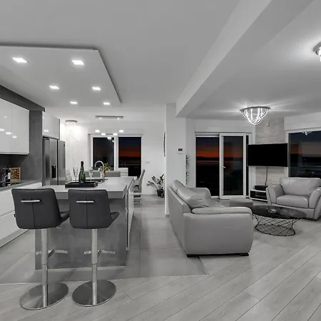 Daire Exclusive Penthouse Big Blue With Private Jacuzzi Makarska
