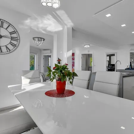 Daire Exclusive Penthouse Big Blue With Private Jacuzzi Makarska