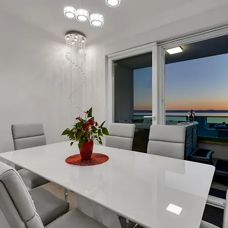 Daire Exclusive Penthouse Big Blue With Private Jacuzzi