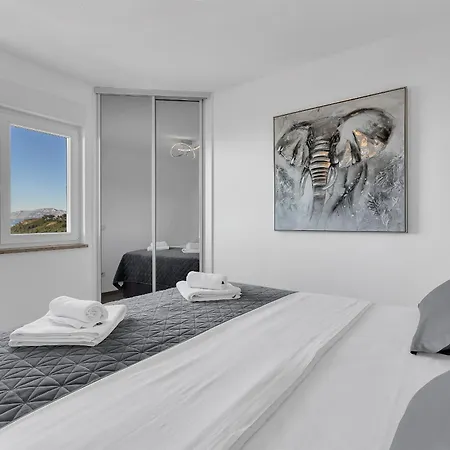 Daire Exclusive Penthouse Big Blue With Private Jacuzzi Makarska
