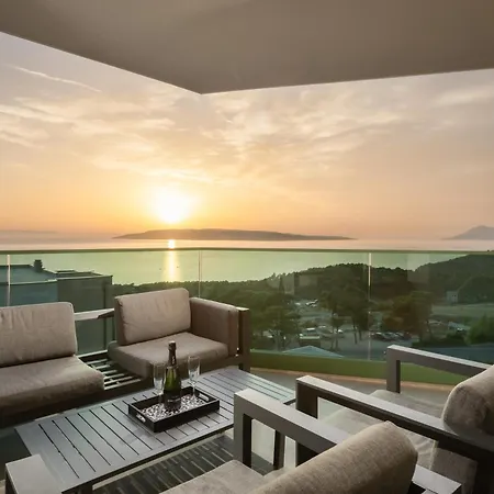 Exclusive Penthouse Big Blue With Private Jacuzzi Daire Makarska