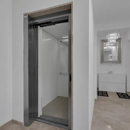 Daire Exclusive Penthouse Big Blue With Private Jacuzzi *